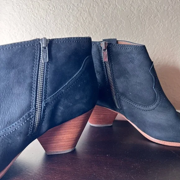 Vintage Fashion US 9.5 Frye Reina Black Suede Leather Shoe / Bootie / Ankle Boot